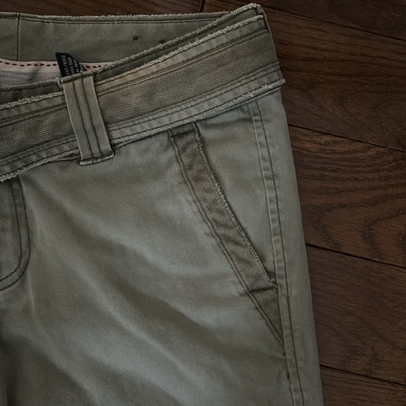 2/$25 - American Eagle Khaki Capris - Size 2 - Picture 4 of 9